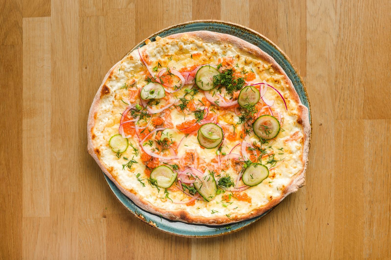 Summer pizza on Puisto Restaurant's wooden table
