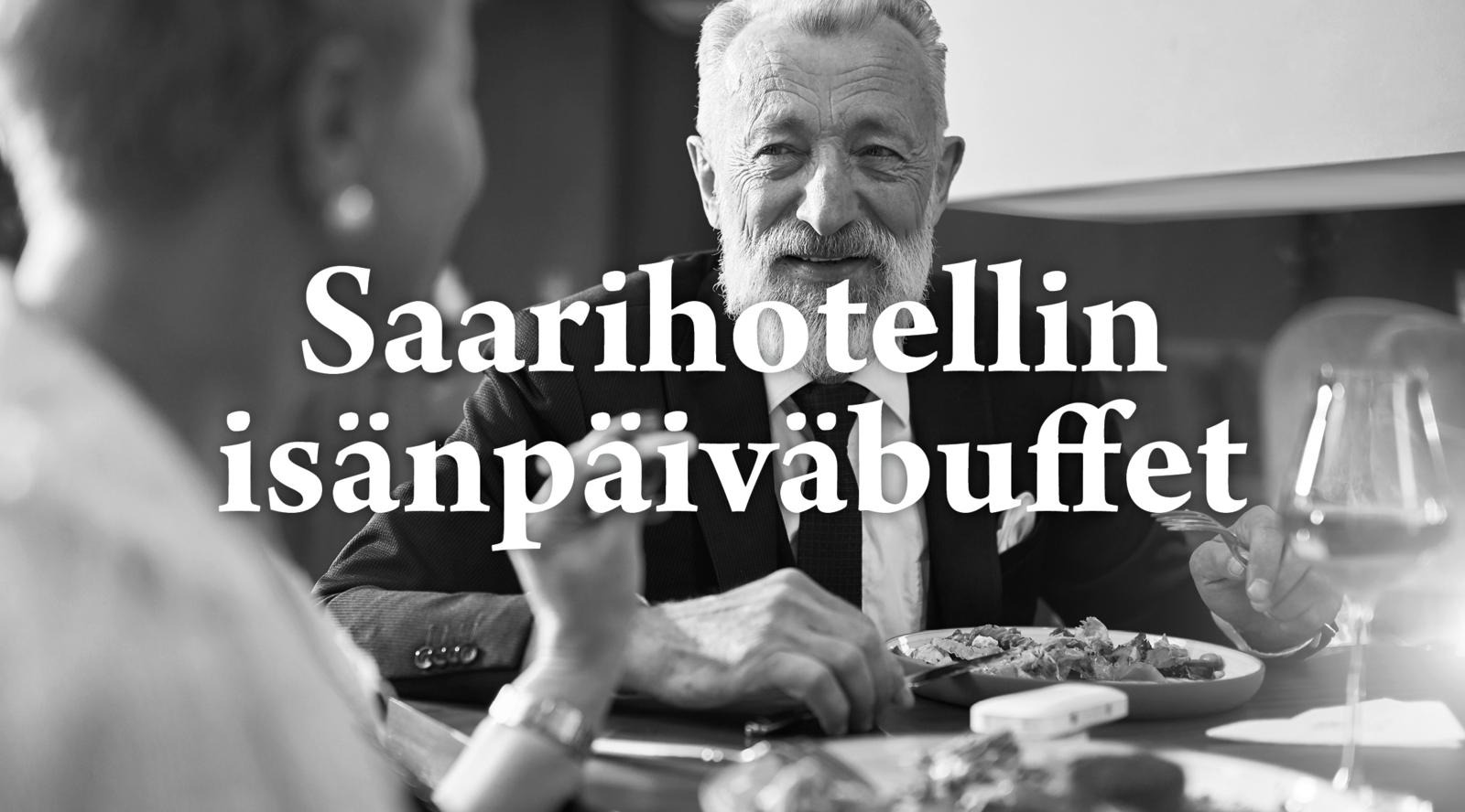 Ikääntynyt isä nauttimassa ravintolaruokaa aikuisen tyttären kanssa.