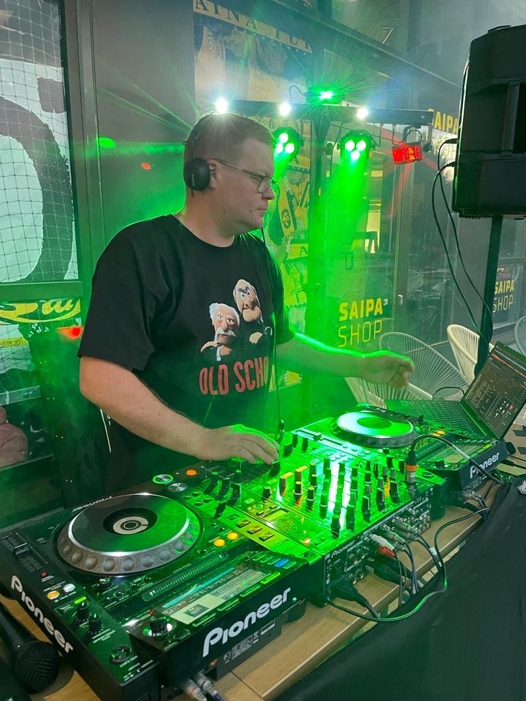 Vahdin Disco: DJ Ando la 18.4. klo 21