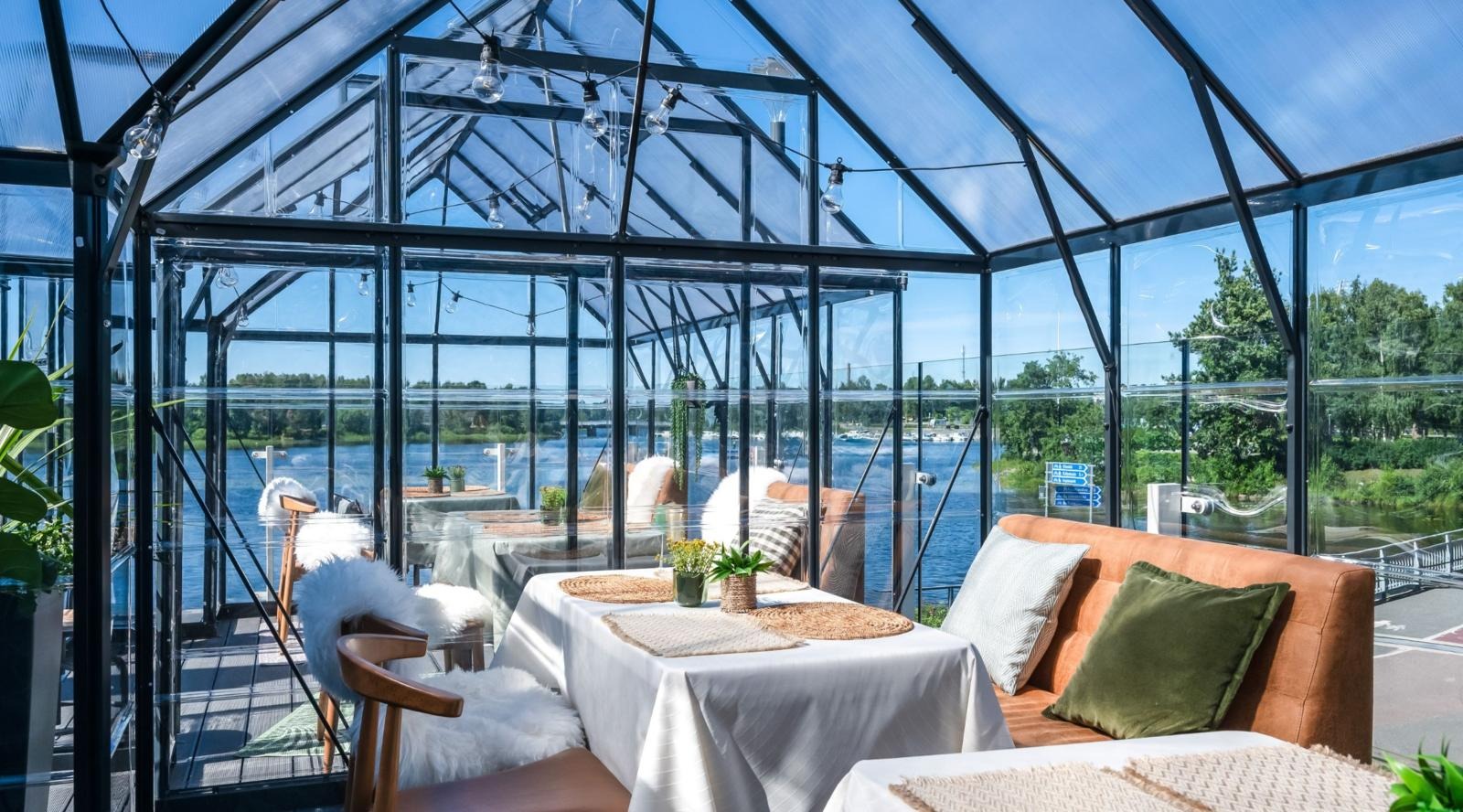 Radisson Blu Oulun Meriterassin suojaisa Maisemakabinetti.