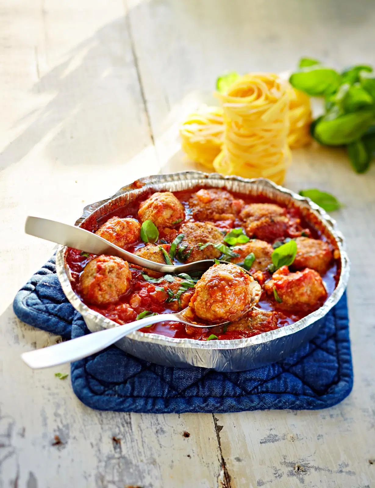 Uunilihapullat tomaattikastikkeessa