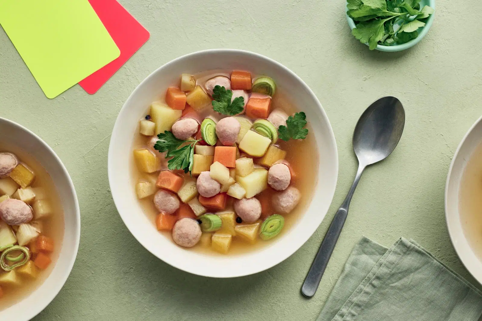 Sirjan siskonmakkarakeitto