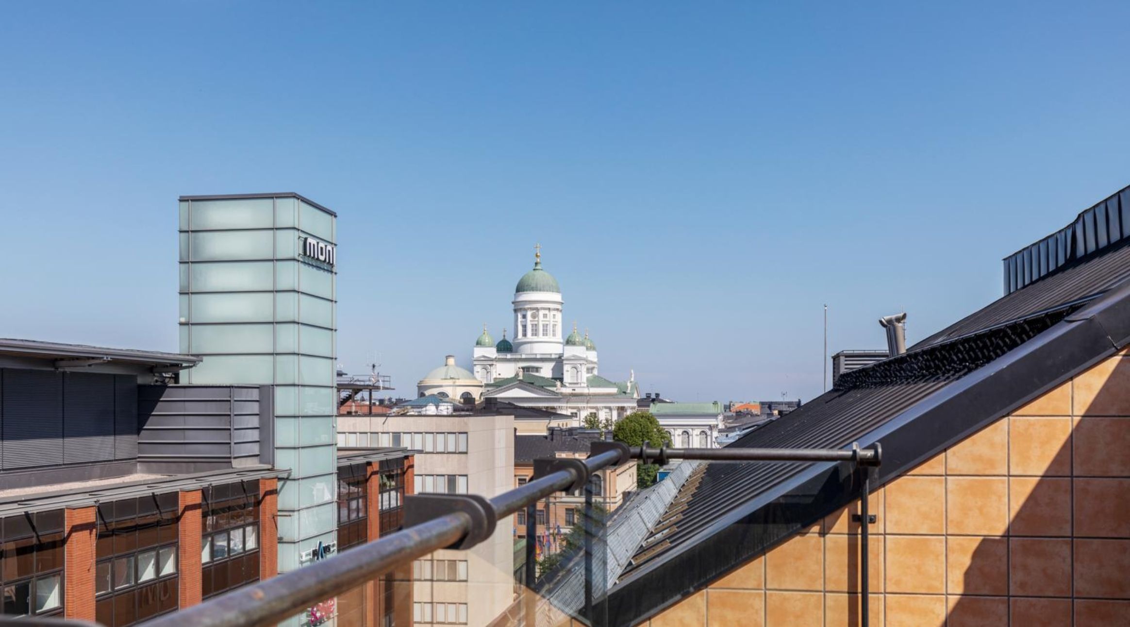 Näkymä Tuomiokirkolle Solo Sokos Hotel Helsingin Kattosaunasta