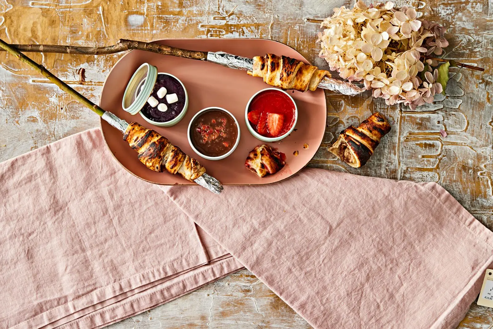 Tikkucroissantit ja kastikkeet