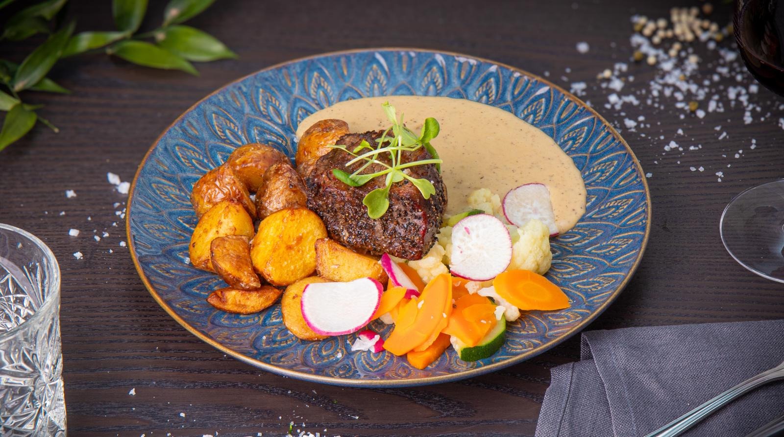 CLASSIC Mustakari’s pepper steak, pepper sauce with cognac, summer vegetables and roasted potatoes