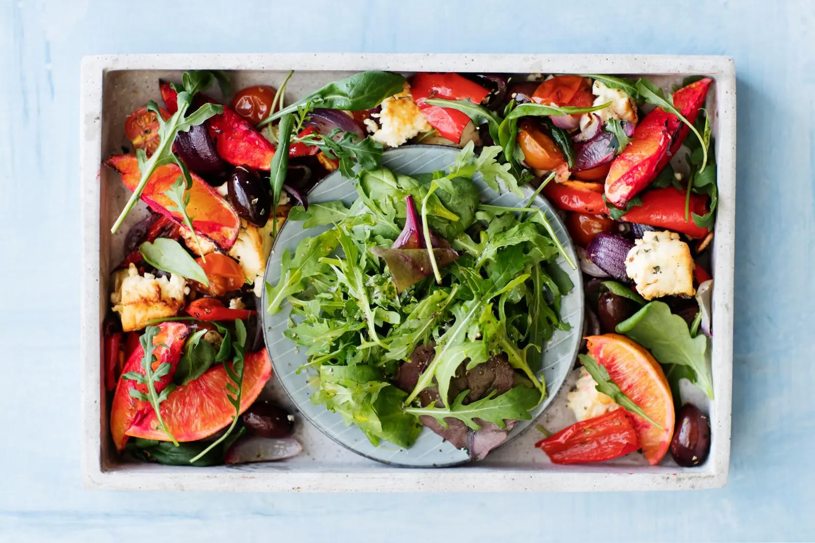 Lämmin veriappelsiini-fetasalaatti