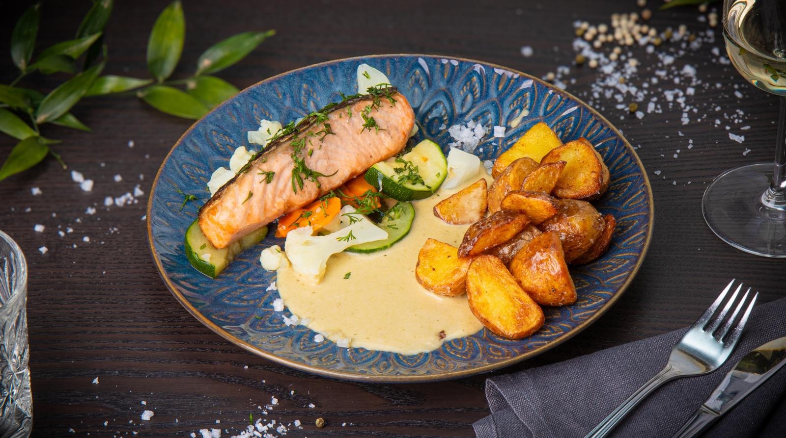 Grilled salmon with lemon herb sauce, summer vegetables and roasted potatoes