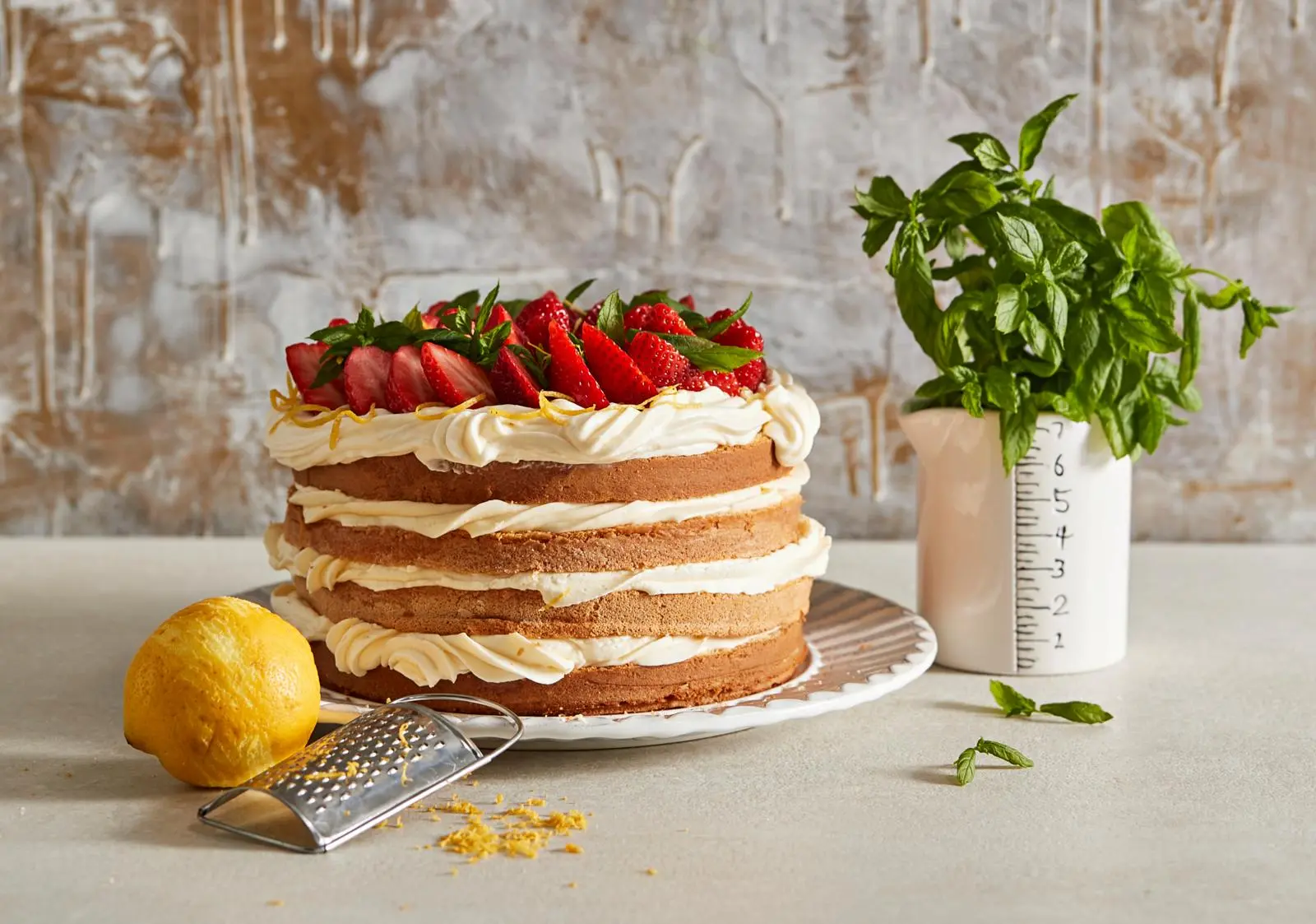 Sitruuna-mansikkakakku