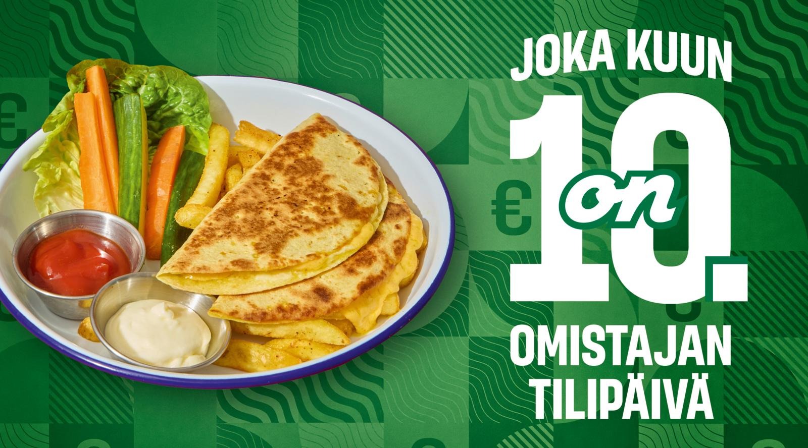 Lasten quesadilloja salaatin, ranskalaisten ja dippien kanssa vihreällä kuviotaustalla.