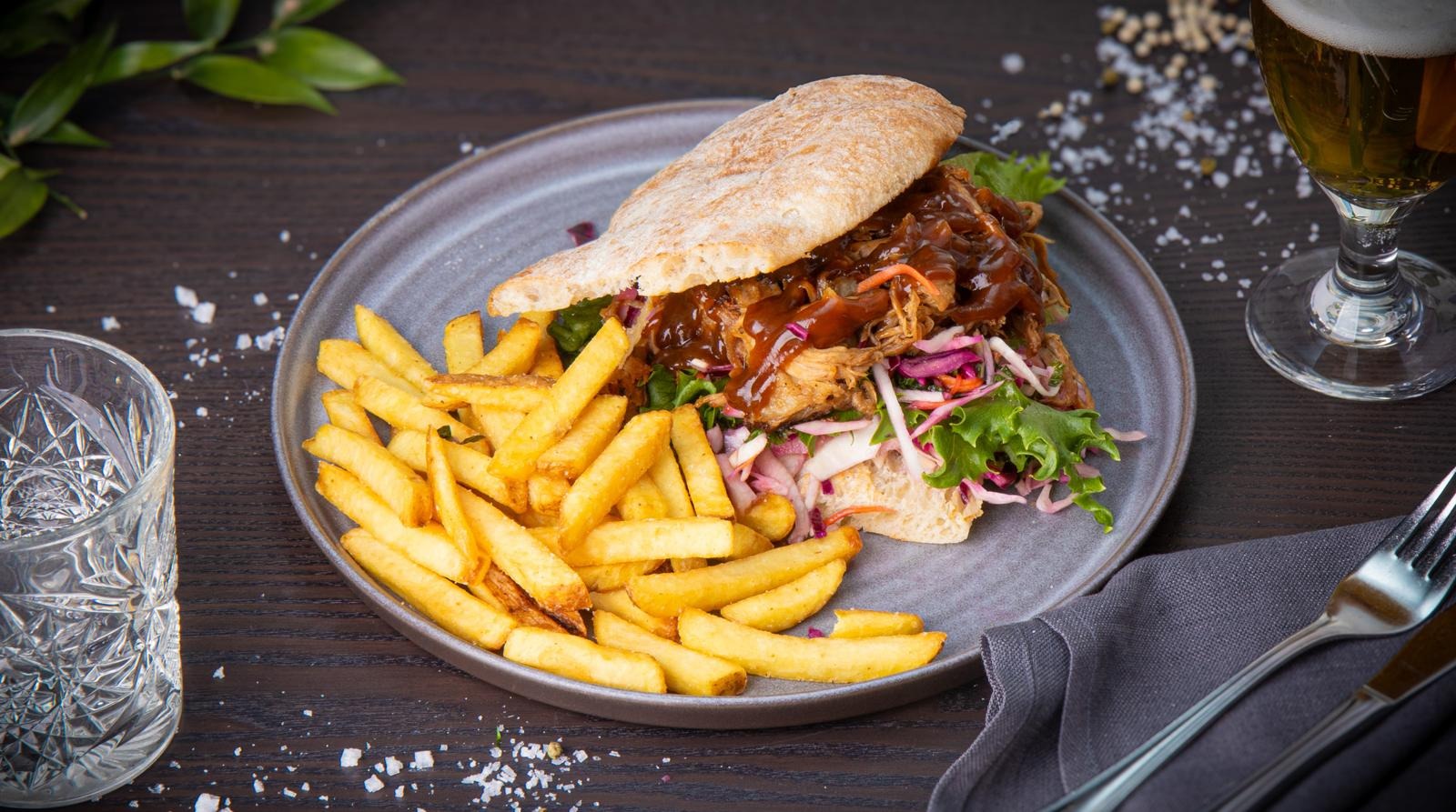Pulled Pork sandwich, BBQ-sauce flavored with Jaloviina, coleslaw and country fries