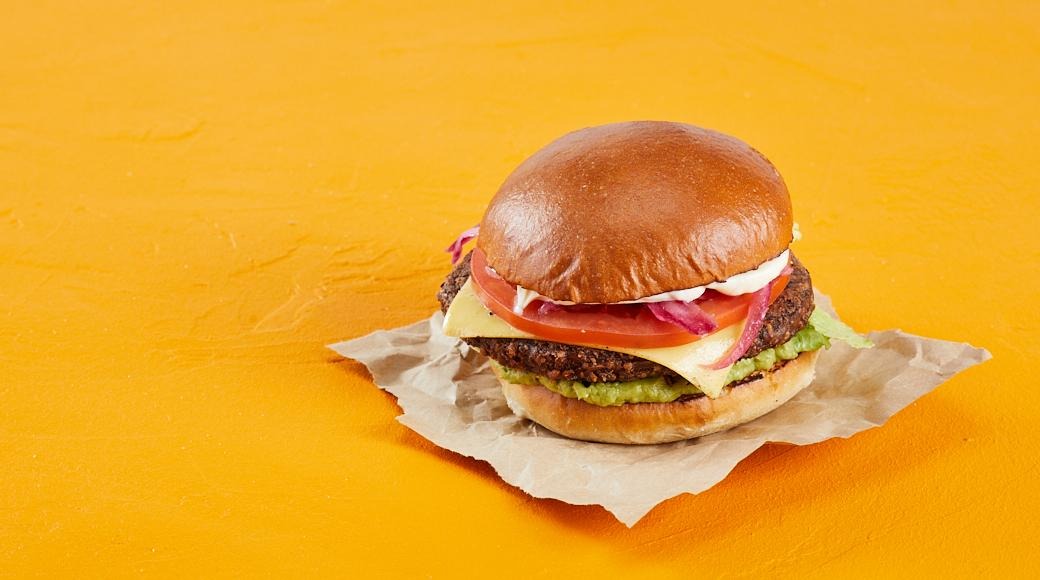 Mustapapu-savujuustoburger
