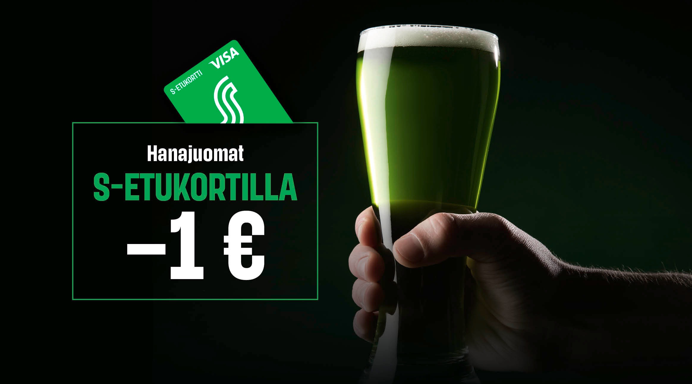 Kuvassa vihreä S-Etukortti sekä kädessä oleva pitkä oluttuoppi