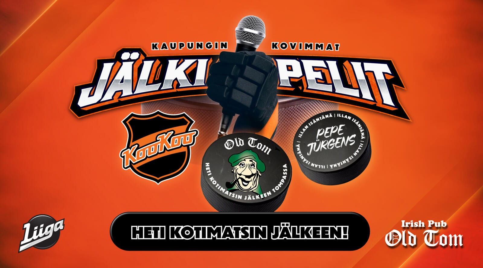 Mikrofonen fotograferad ovanifrån med tre ishockypuckar nedanför med logotyper och ansikten.
