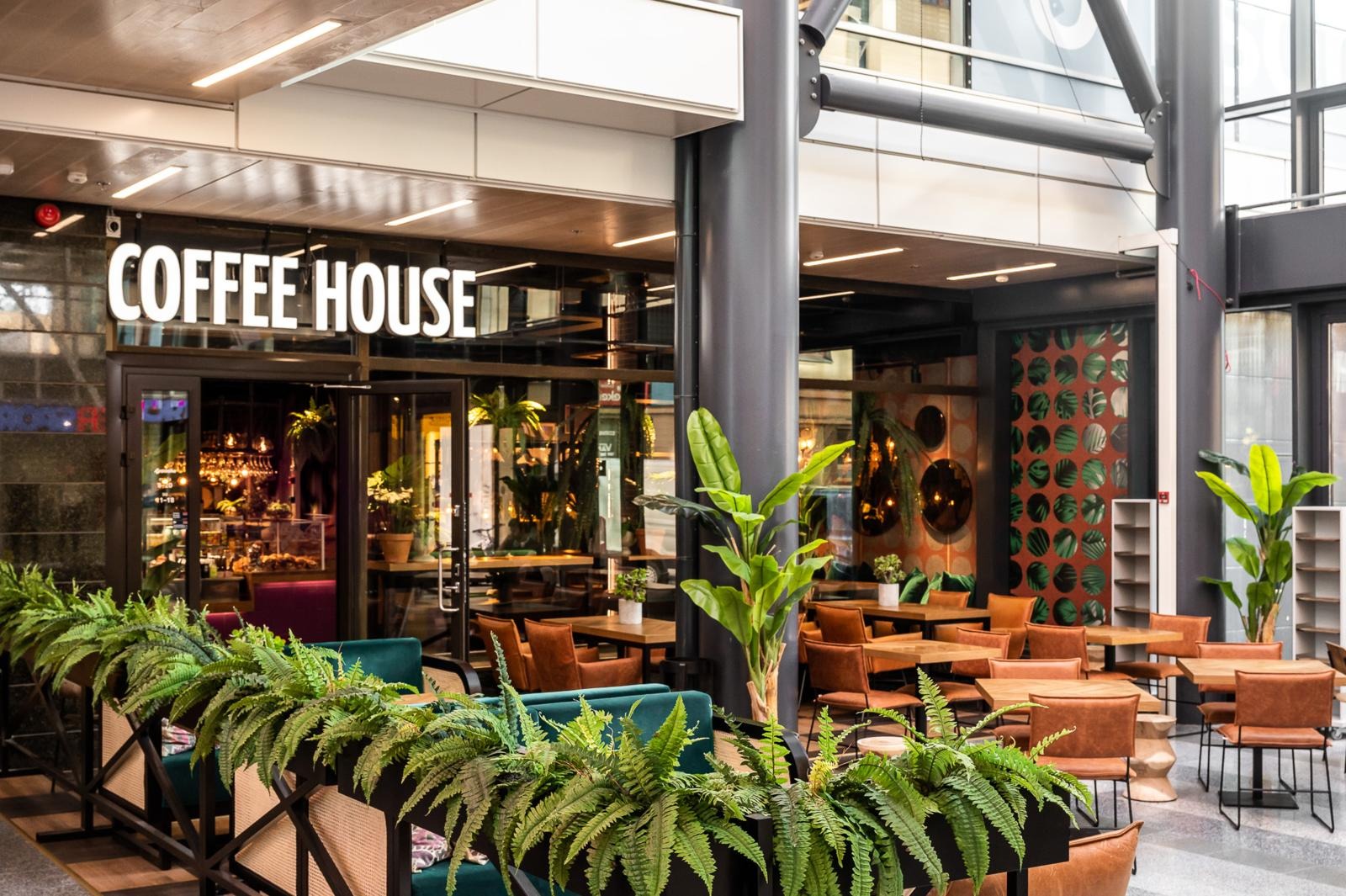 Coffee Housen sisäänkäynti Kauppakeskus Valkeassa.