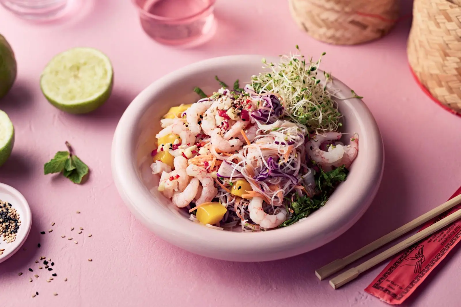 Aasialainen nuudelisalaatti