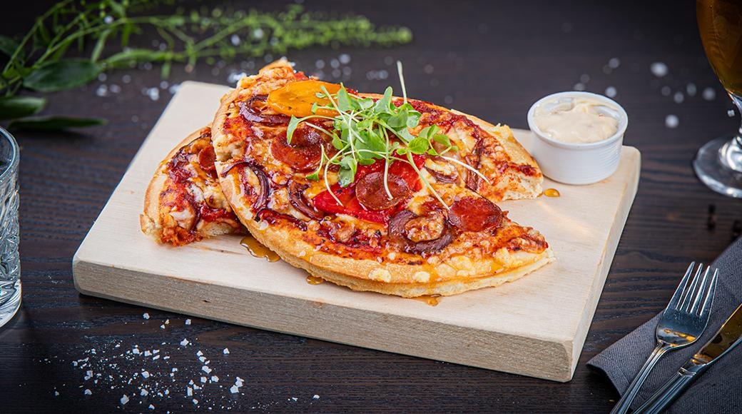 Mustakari 2025 lihapizza