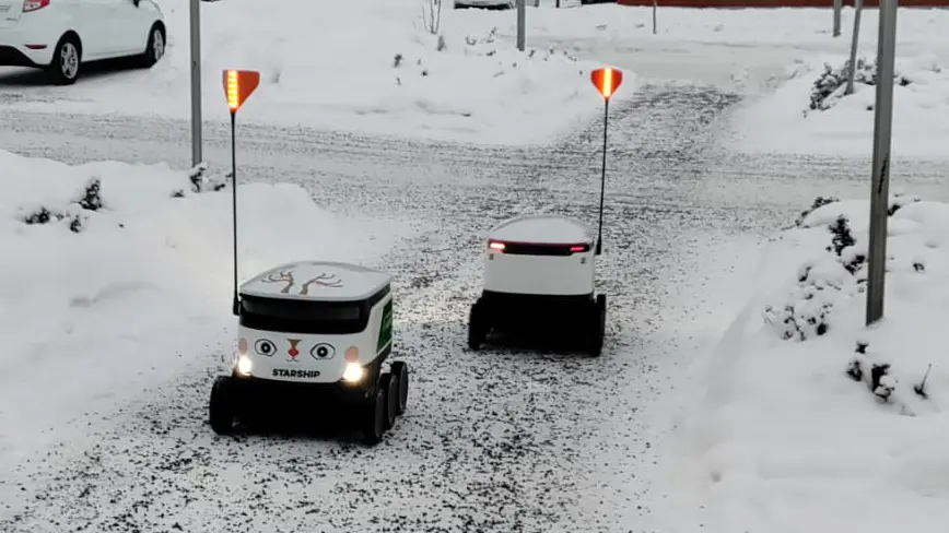 Kuljetusrobotteihin on vaihdettu talvirenkaat.