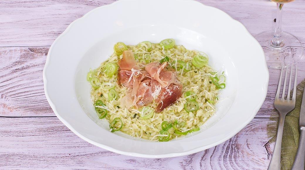 Risotto verde con prosciutto