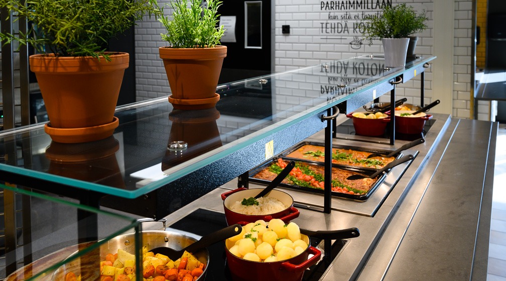 Buffetissa on tarjolla maukasta kotiruokaa.