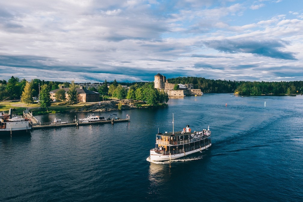 Myyntipalvelumme kanssa suunnittelemme toiveidesi illan