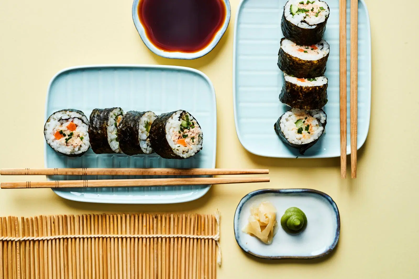 Maki-sushit leppäsavukalalla
