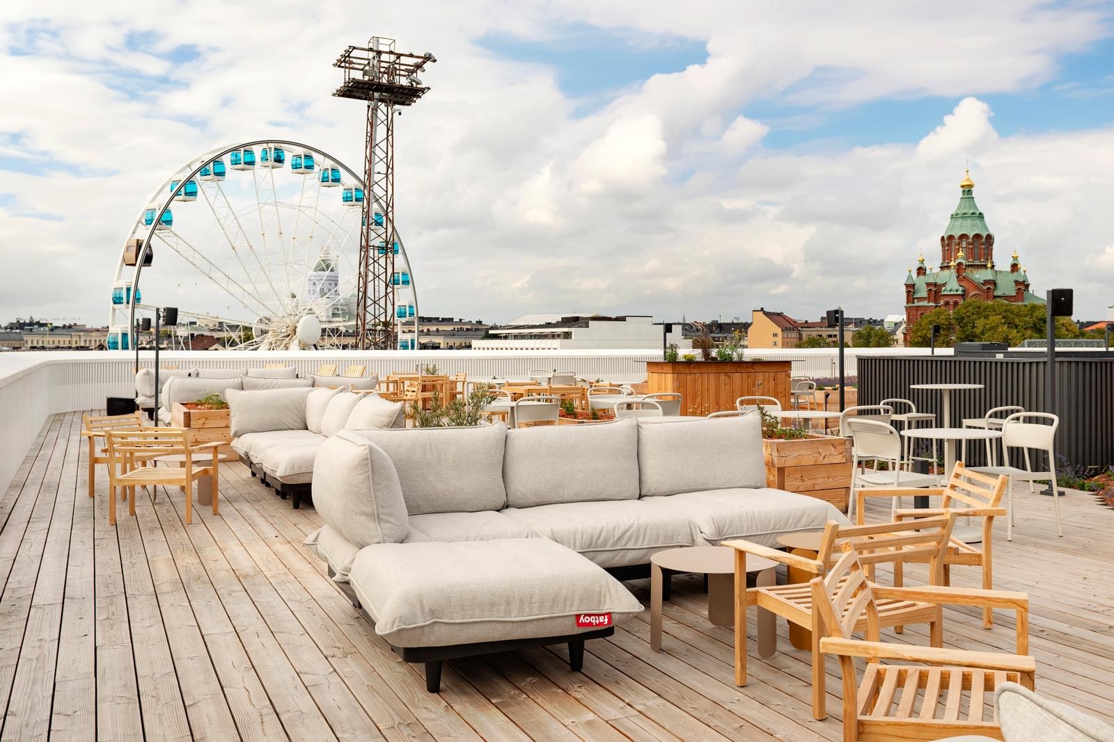 Näkymät Rooftop Bar Humun terassilta maailmapyörälle