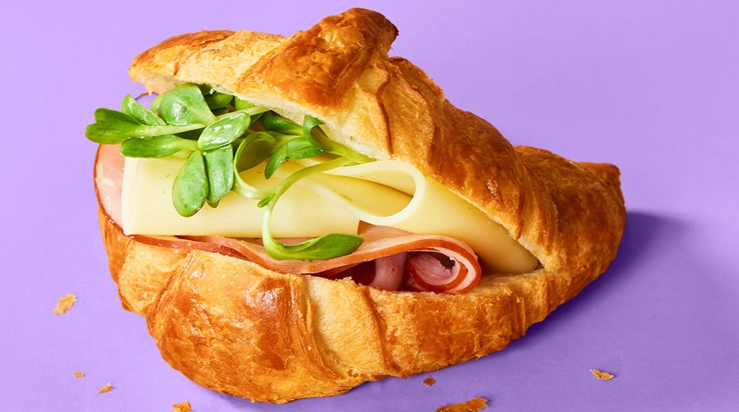 Croissant med skinka och ost