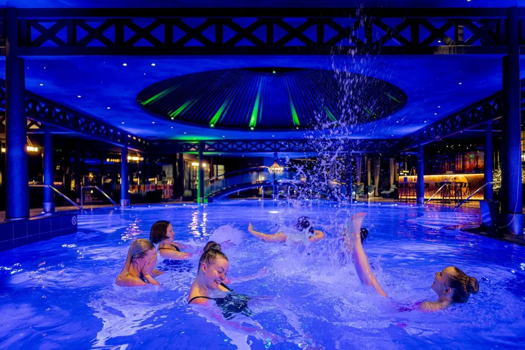 Spa Bomba tarjoaa hemmottelun luksusta ainutlaatuisissa järvimaisemissa.