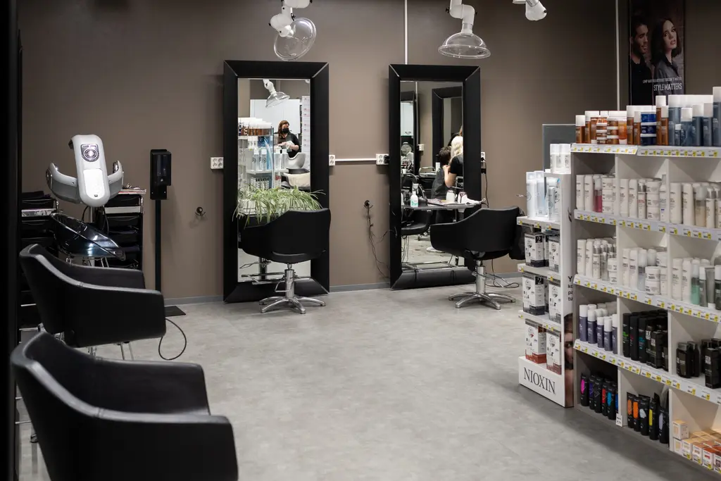 Hiuspalvelu Pasaatin kampaamosali.