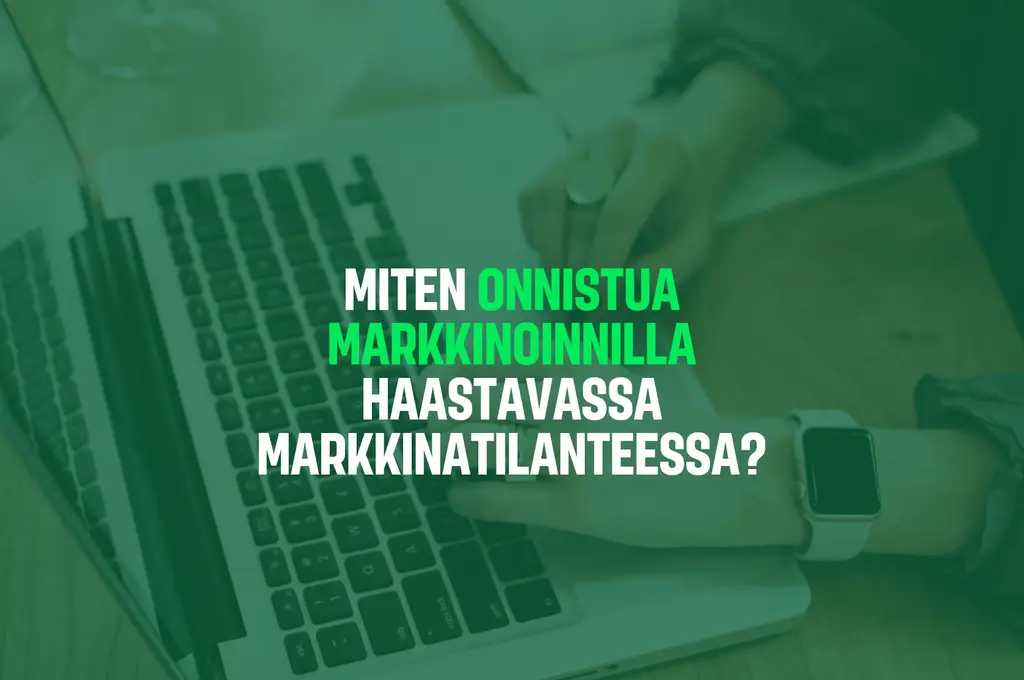 Vihreä tausta tietokoneella, jonka päällä lukee: miten onnistua markkinoinnilla haastavassa markkinatilanteessa?