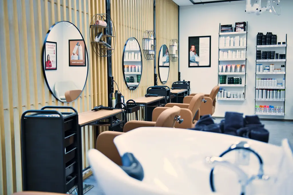 Hiuspalvelu Kajuutta kampaamosali.