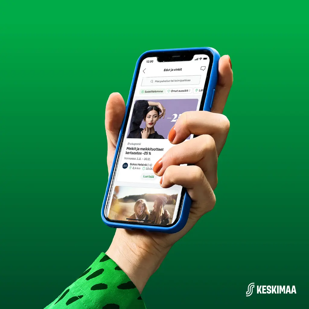 opiskelija lataa S-mobiili