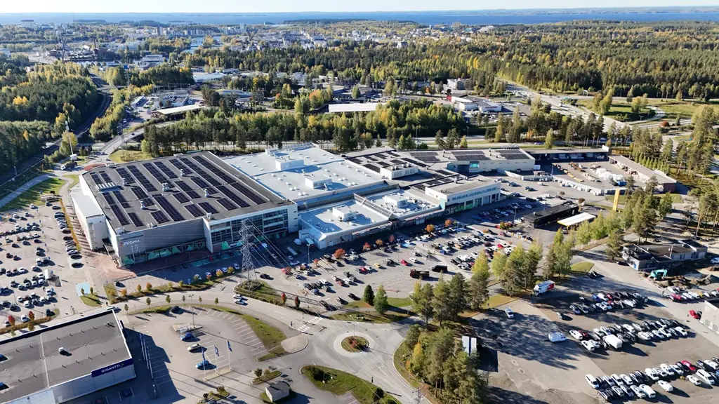 Prisma Joensuu korkealta ilmasta kuvattuna alkusyksystä 2024