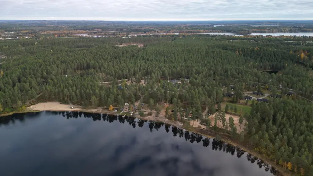 Hovinranan maisema Särkisen rannalla