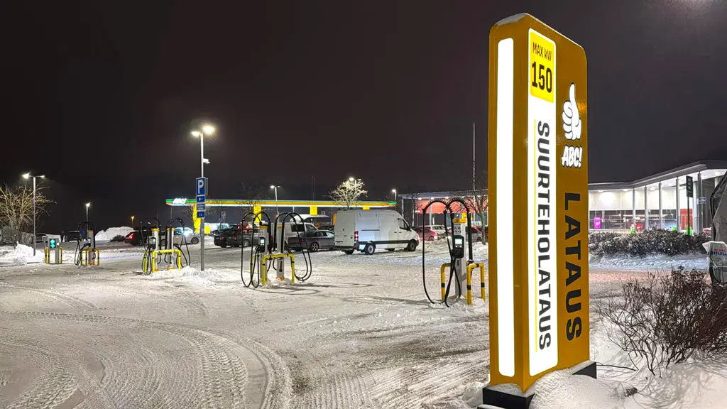 ABC Vaajakoskelle on avattu suurteholatausasema.