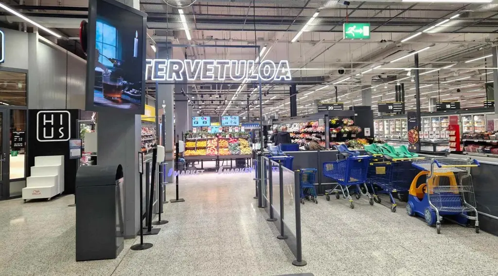 S-market Äänekosken myymälän puolella tehdyt muutostyöt valmistuvat joulusesonkiin.