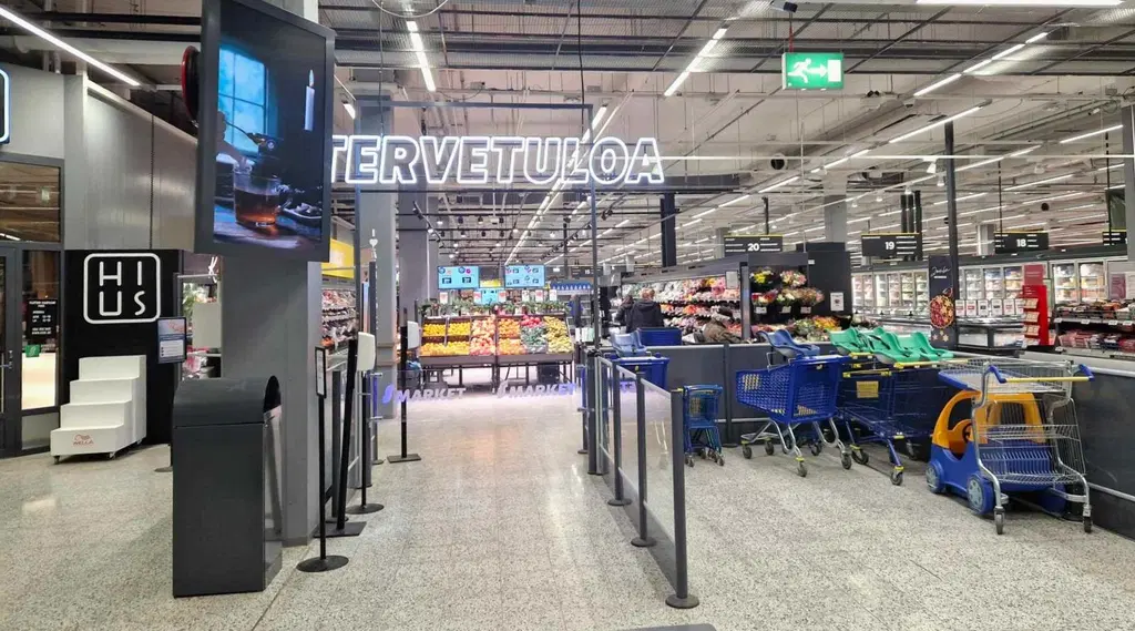 S-market Äänekosken myymälän puolella tehdyt muutostyöt valmistuvat joulusesonkiin.