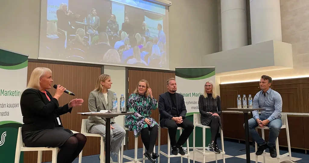 Kuva paneelikeskustelusta