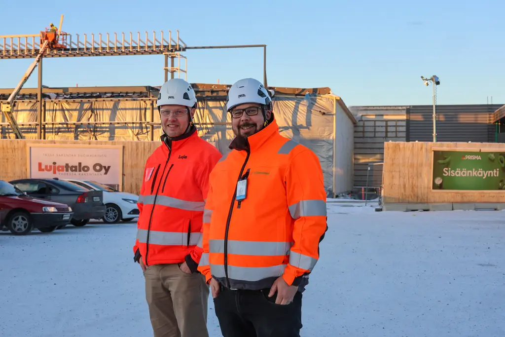 Työpäällikkö Juha Försti vasemmalla ja projektipäällikkö Antti Ala-Luoma oikealla