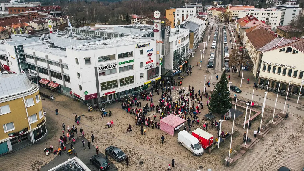 Ilmakuva Koskikaran ostoskeskuksesta.