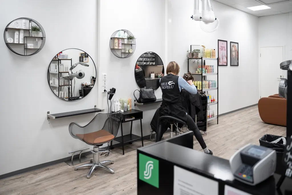 Hiuspalvelu Karhula kampaamosali.