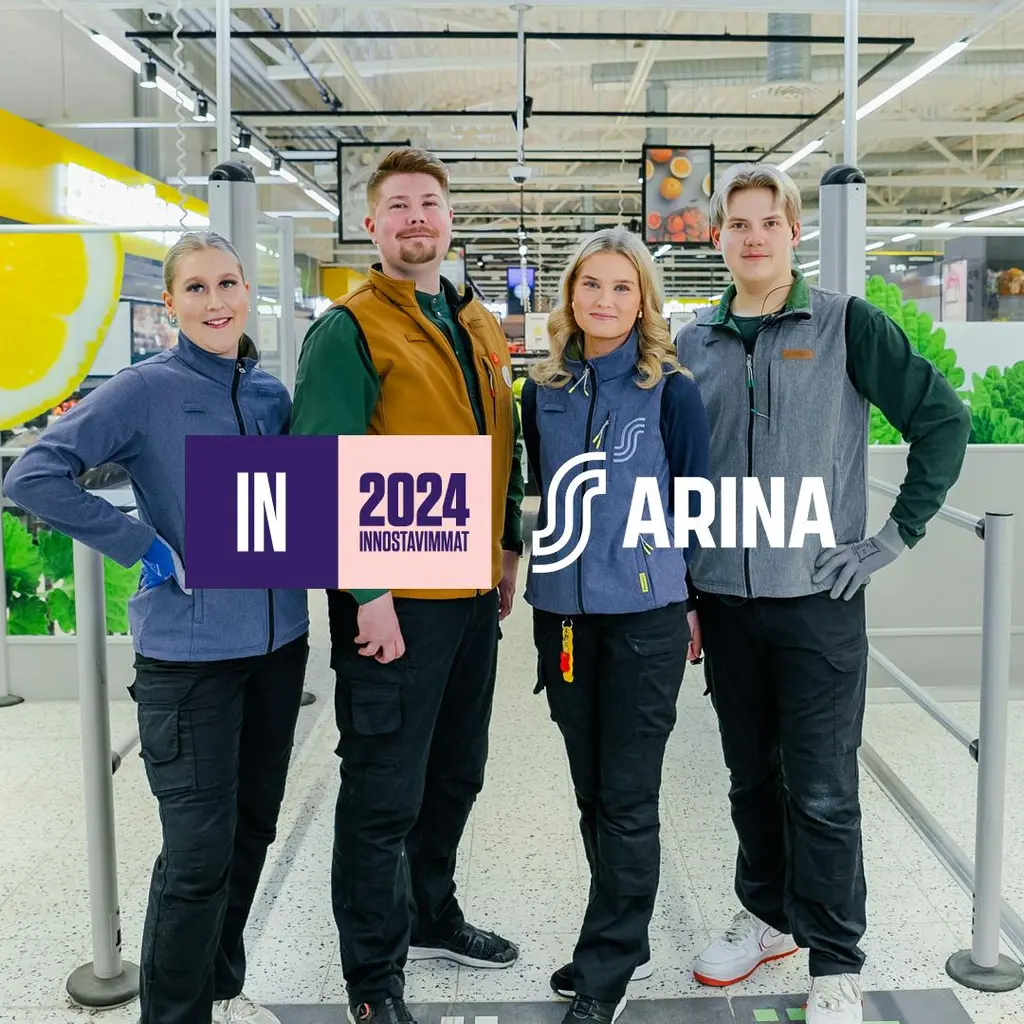Kuvassa neljä myyjää katsoo kameraan myymälän sisäänkäynnin edessä. Kuvassa on myös Arinan sekä Eezyn innnostavimmat työpaikat -logo