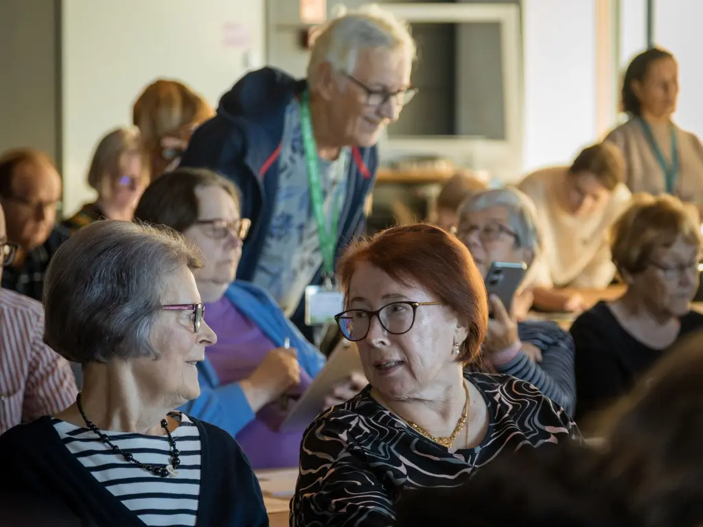 Ilo auttaa ikäihmisten digikoulutus Jyväskylässä 19.9.2024.