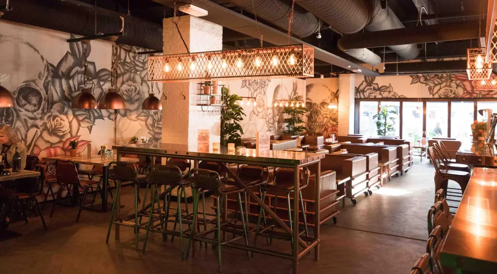 Amarillo Kouvolan ravintolasali päivällä.