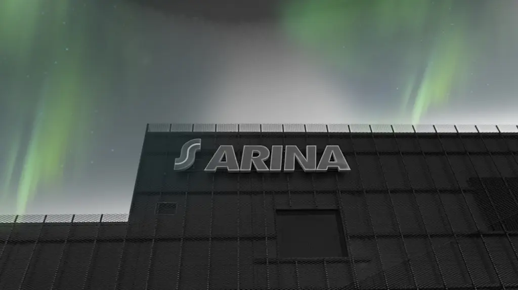 Rakennus, jonka seinällä Arinan logo