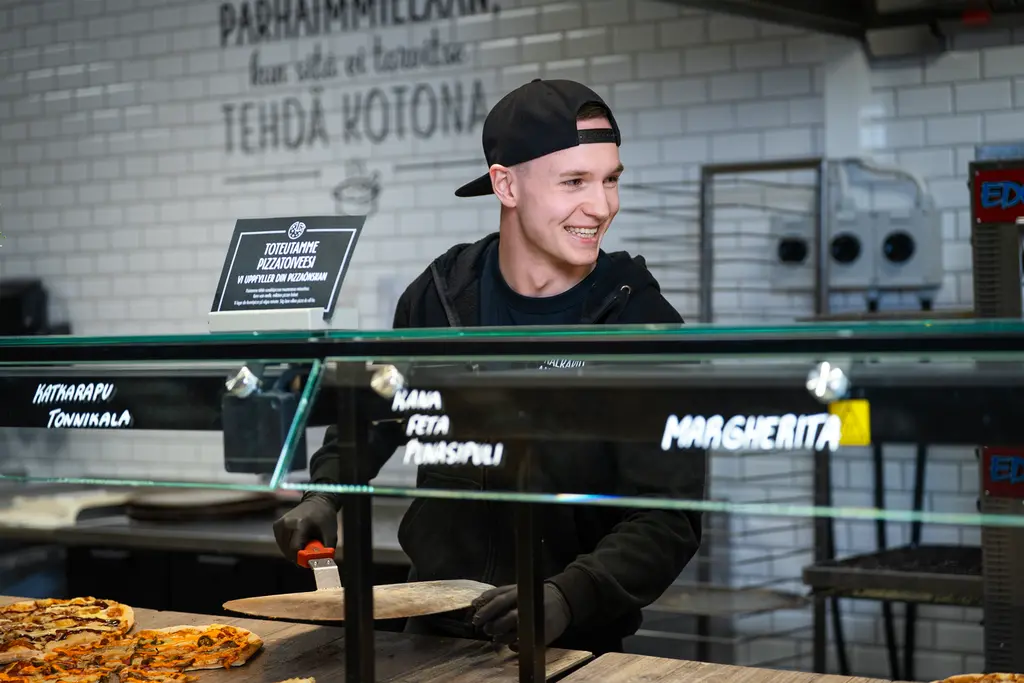 Ravintolatyöntekijä
