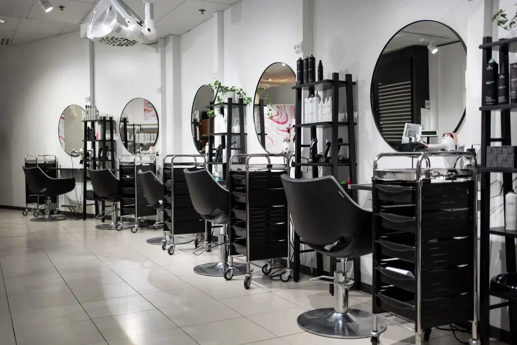 Hiuspalvelu Manskin kampaamosali.