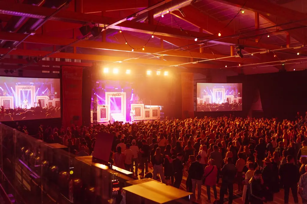 HUGO Sun Pampas -tapahtuman lavalla Ylivieskan jäähallissa.