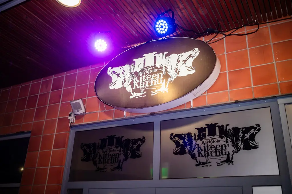 Artikkelikuva PKO neuvottelee ravintola Karhun vuokraamisesta yrittäjälle