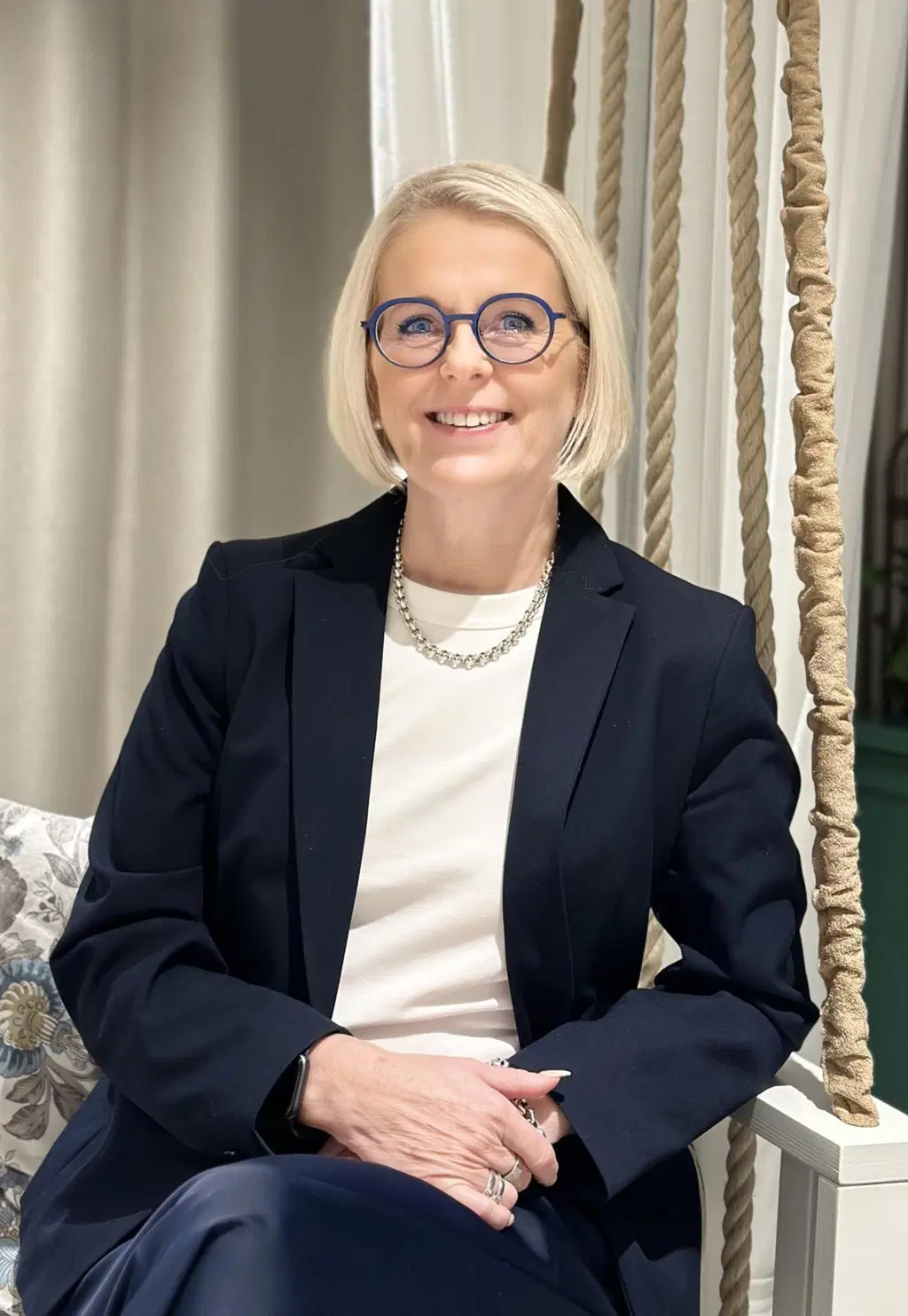 Tarja Jalonen istumassa